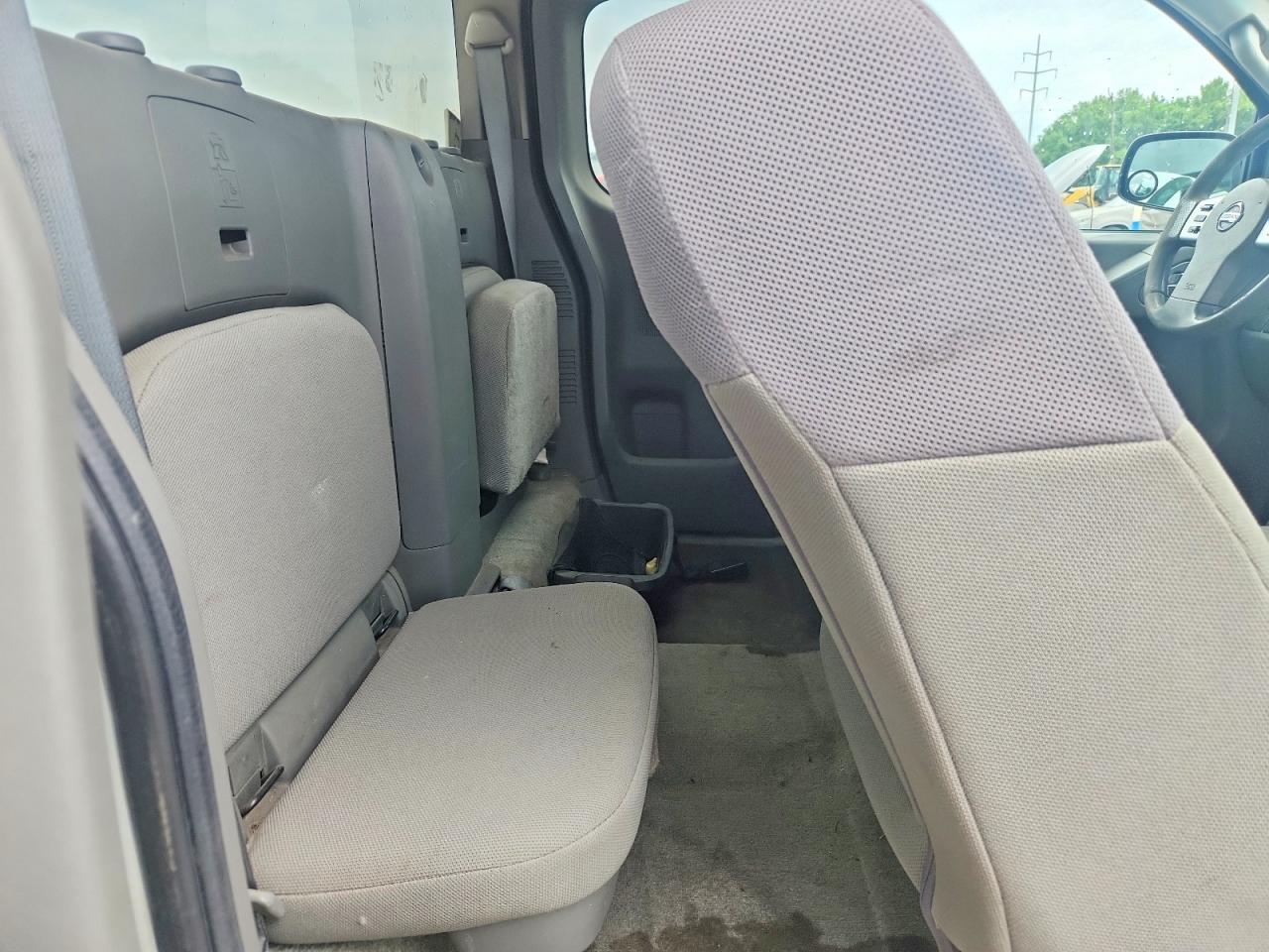 2015 NISSAN FRONTIER