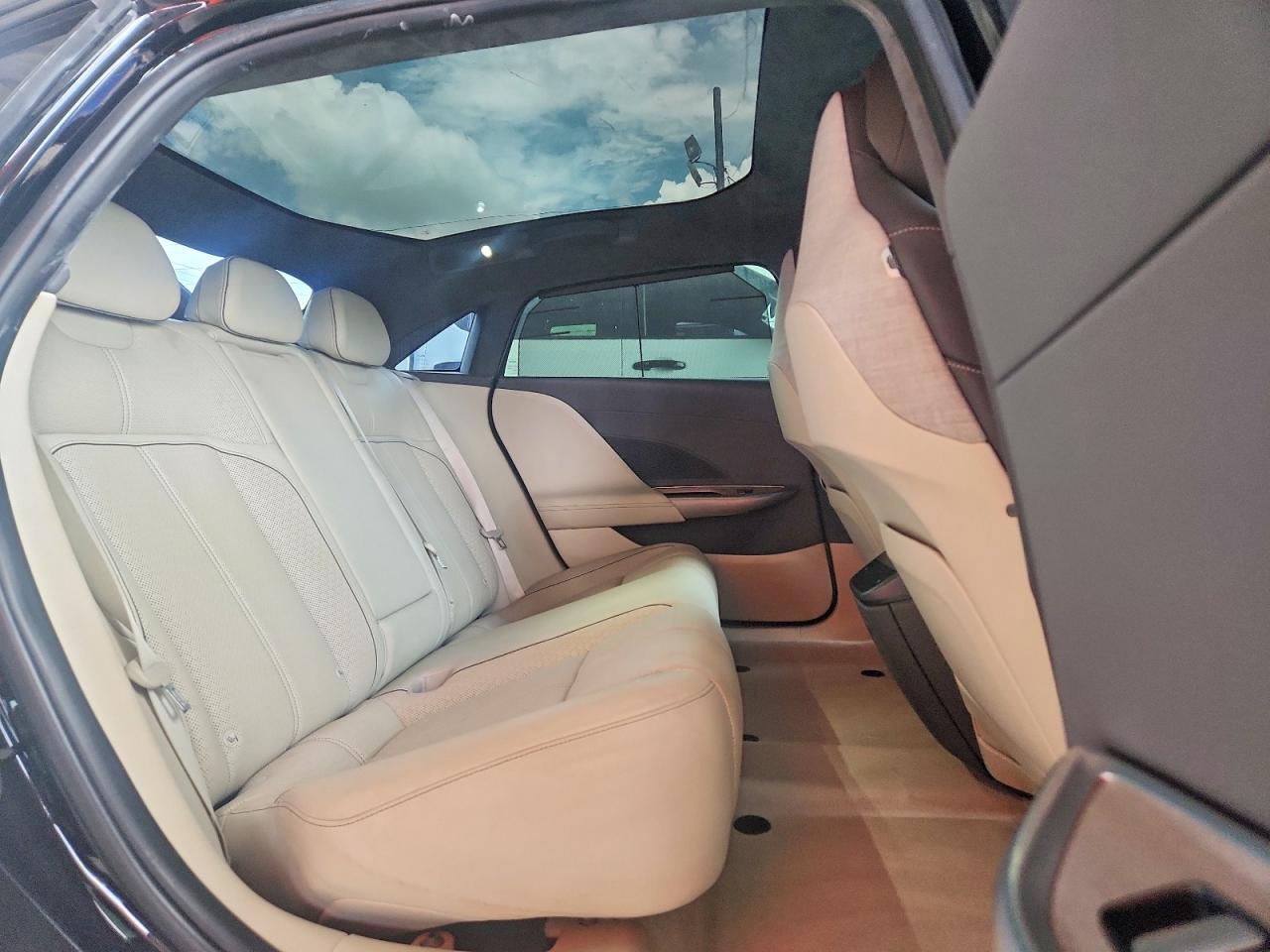 2022 LUCID MOTORS AIR