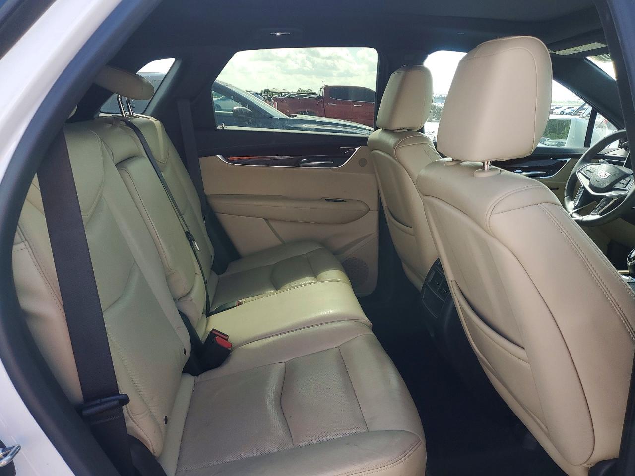 2017 CADILLAC XT5