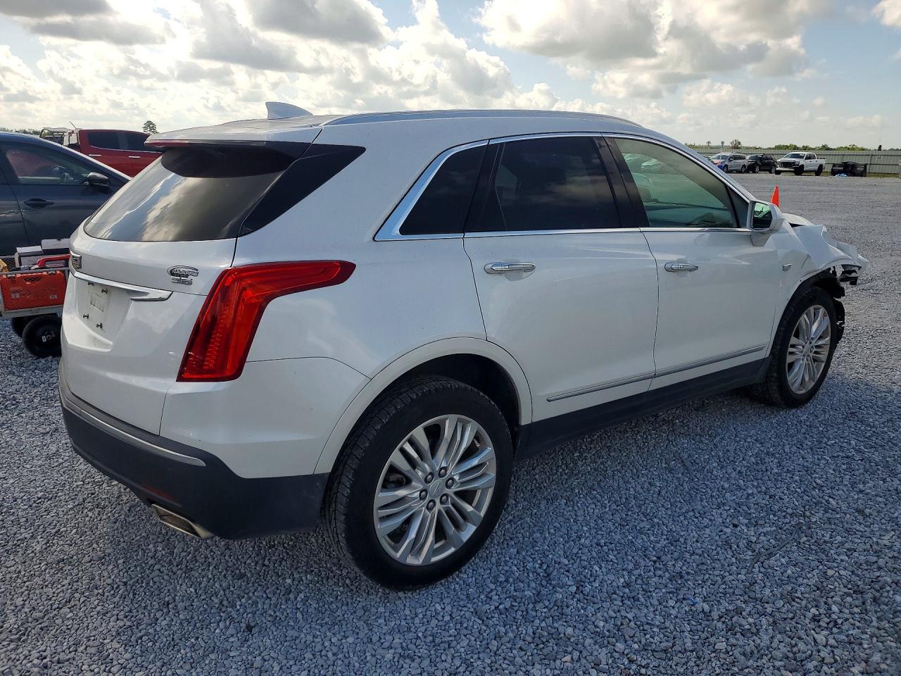 2017 CADILLAC XT5