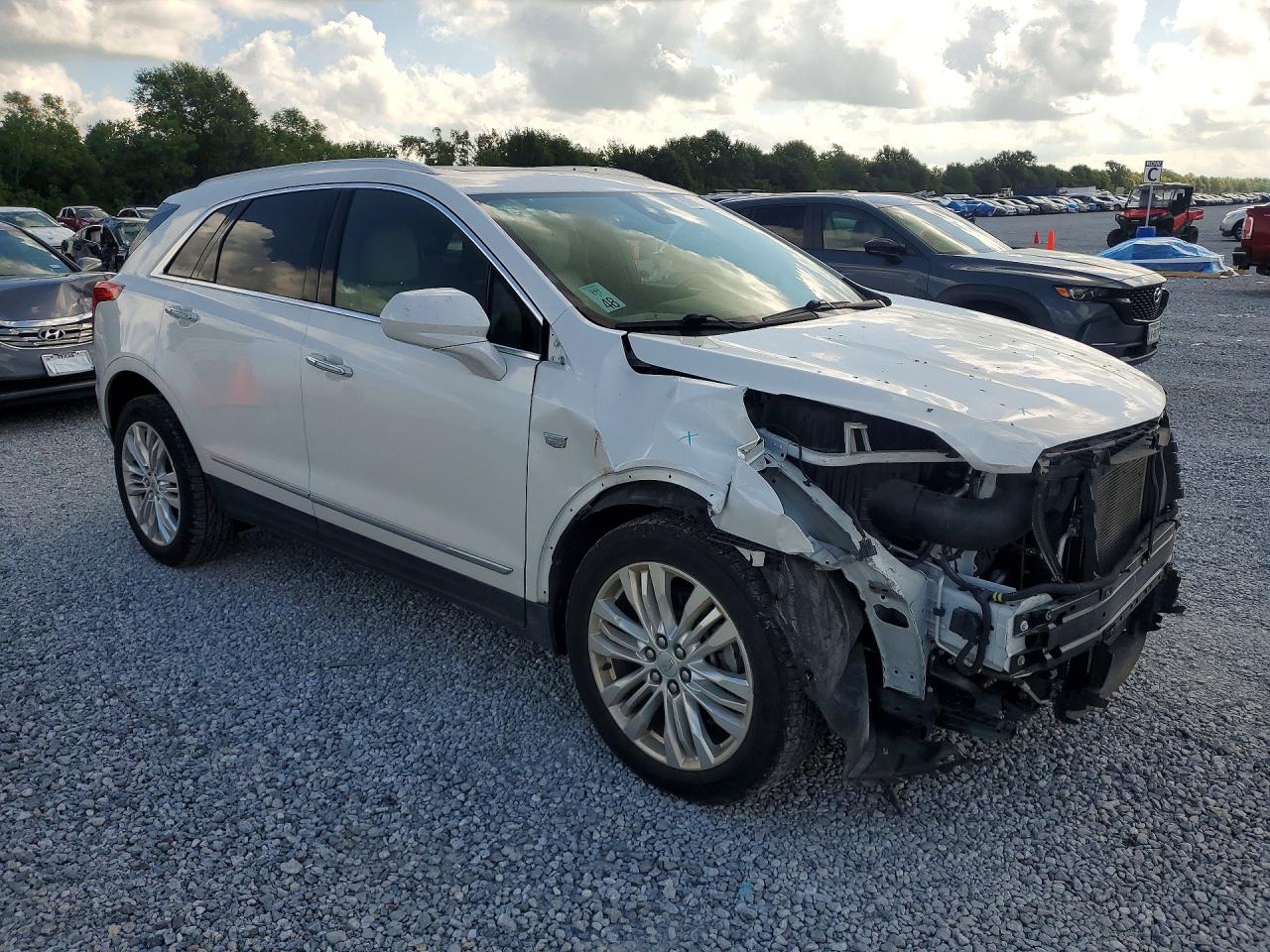 2017 CADILLAC XT5