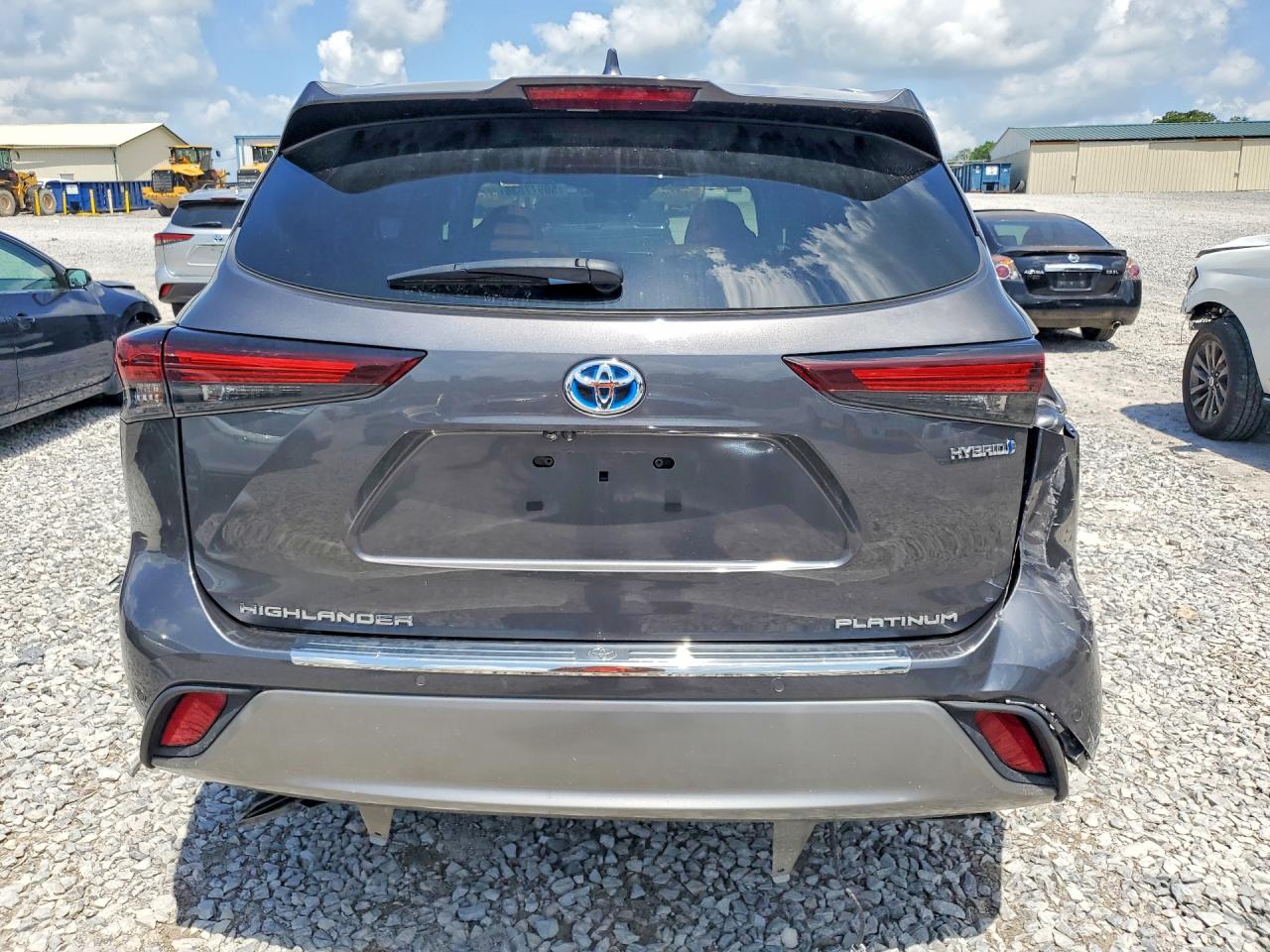 2024 TOYOTA HIGHLANDER