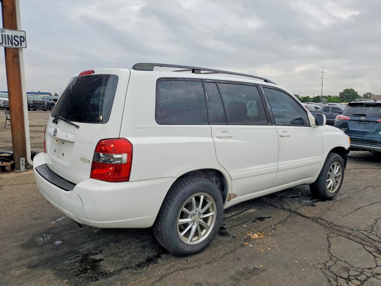 2004 TOYOTA HIGHLANDER