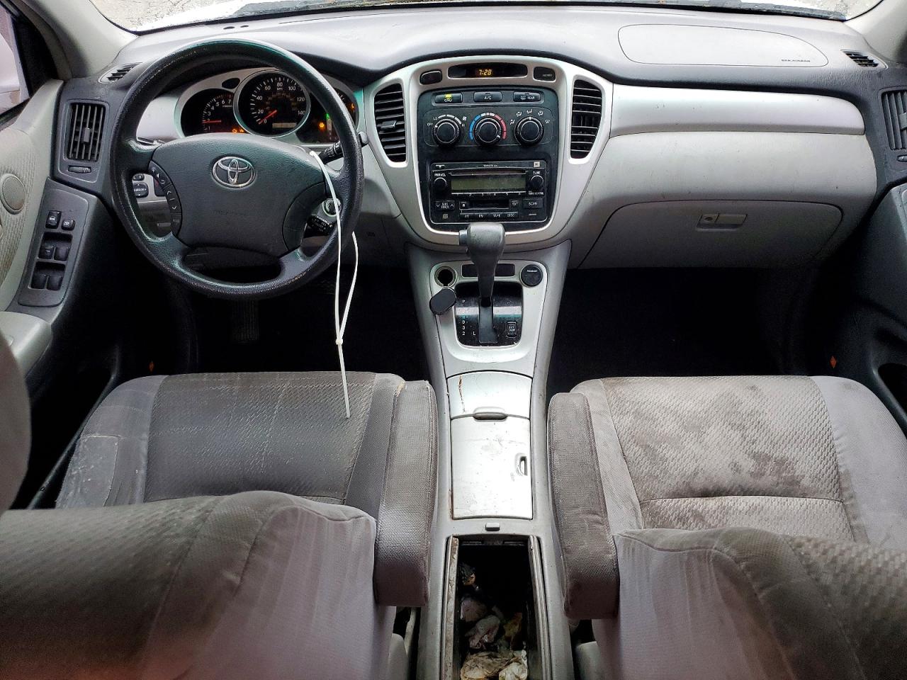 2004 TOYOTA HIGHLANDER
