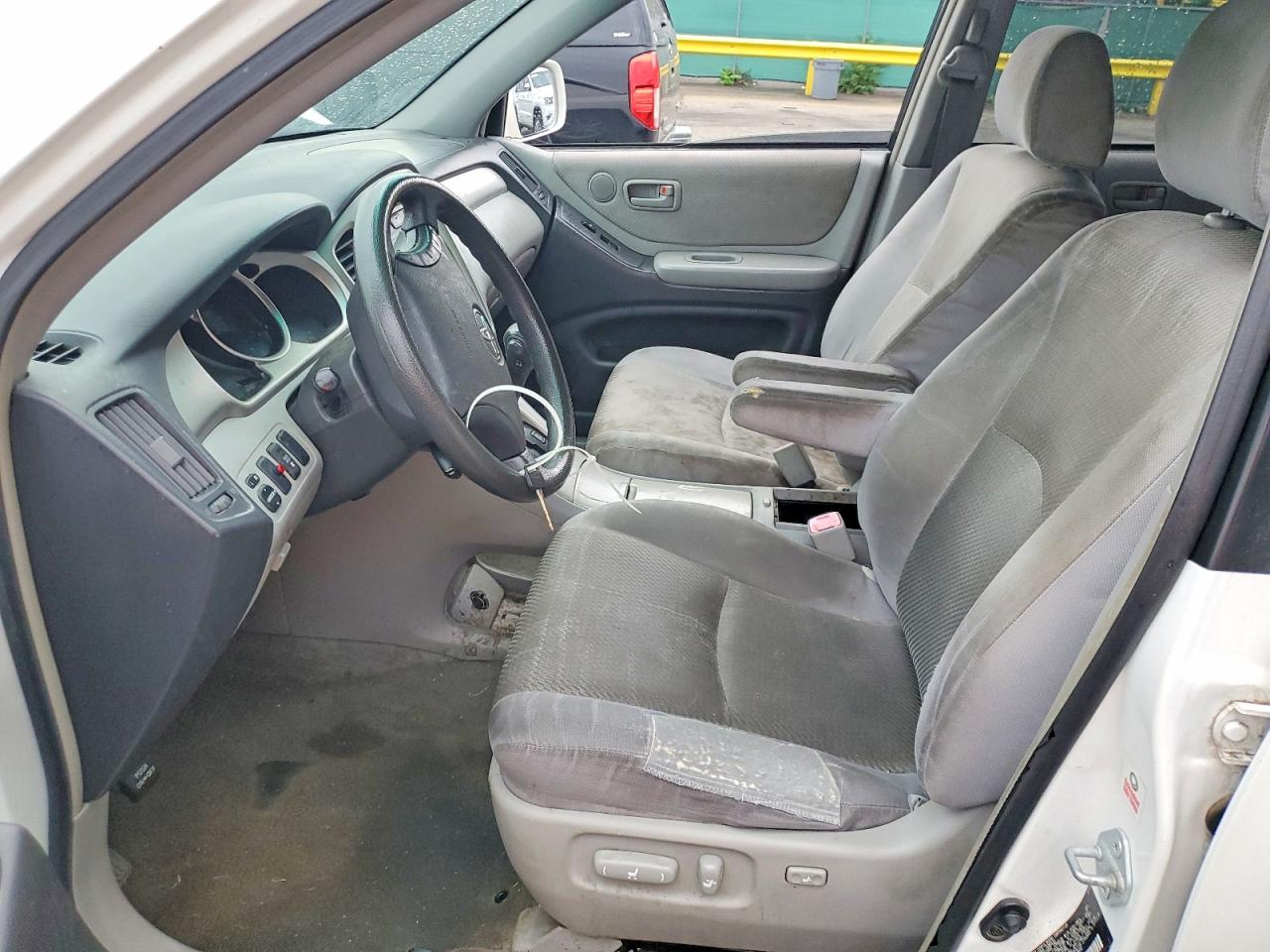 2004 TOYOTA HIGHLANDER