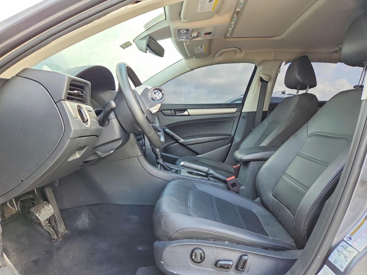 2022 VOLKSWAGEN PASSAT