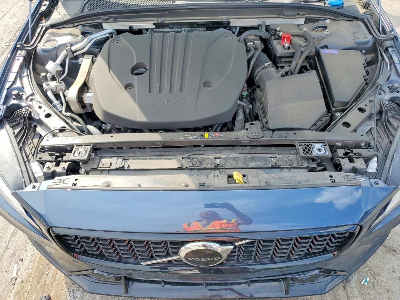2023 VOLVO S60