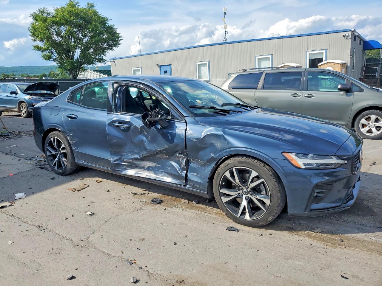 2023 VOLVO S60