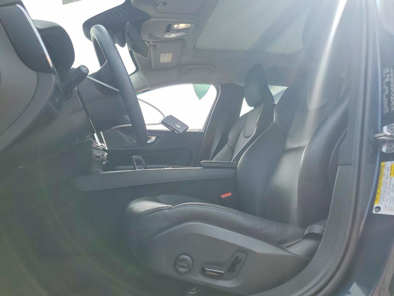 2023 VOLVO S60
