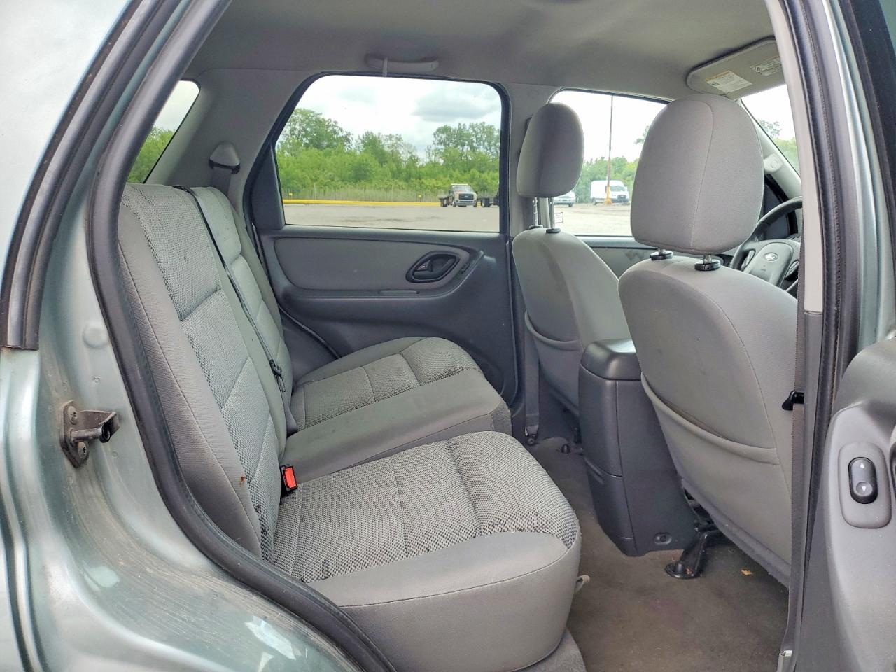 2005 FORD ESCAPE