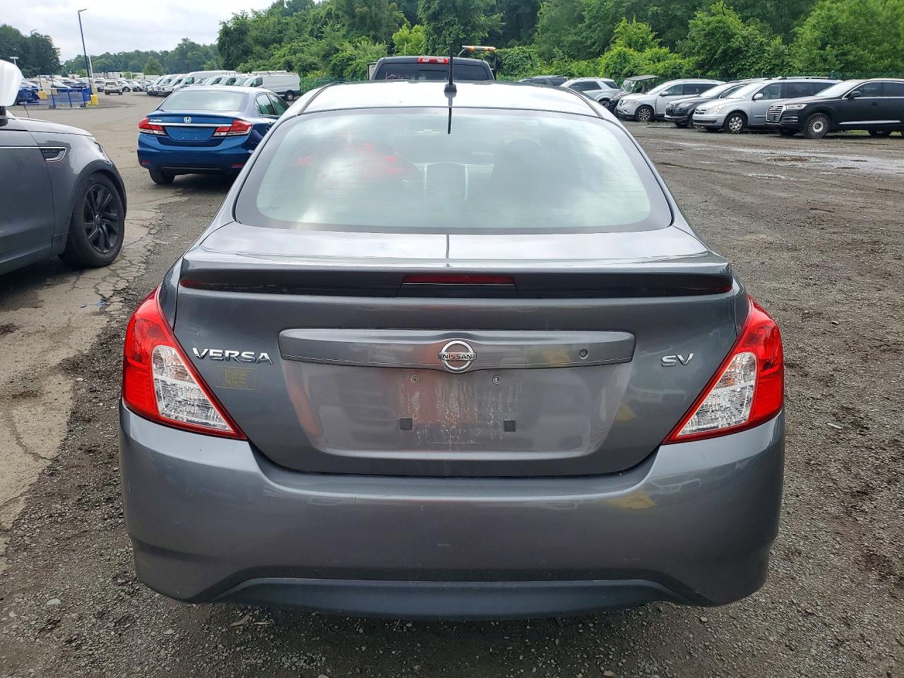 2017 NISSAN VERSA