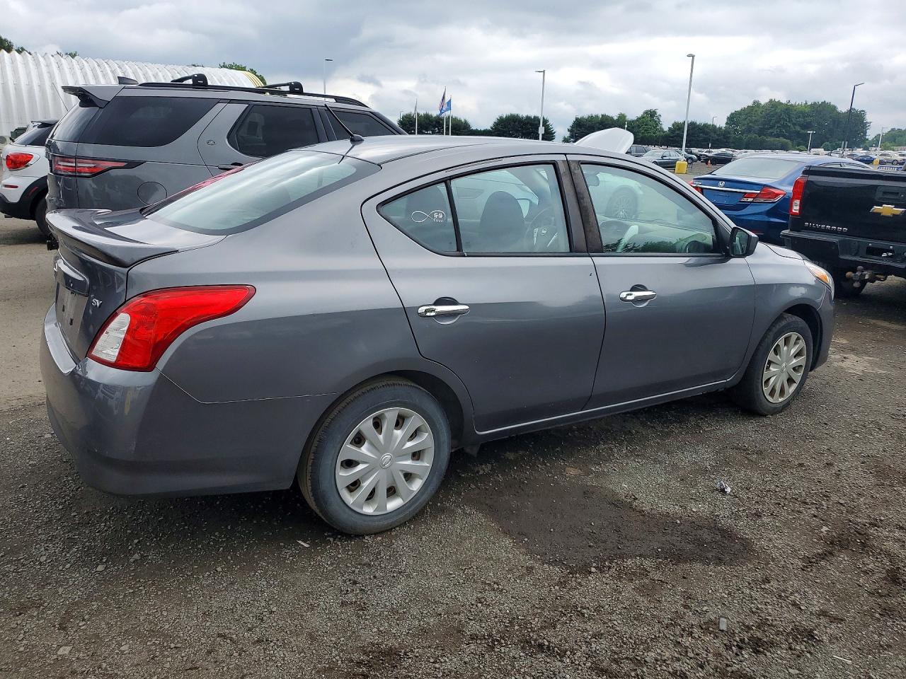2017 NISSAN VERSA