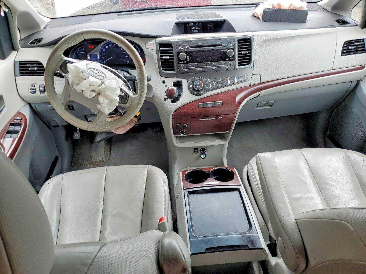 2011 TOYOTA SIENNA