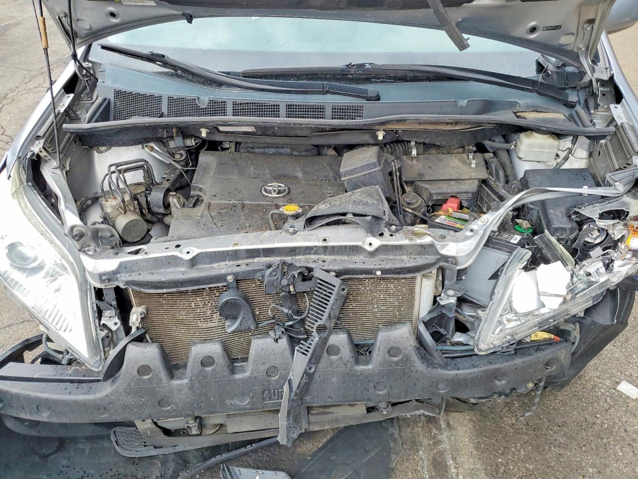 2011 TOYOTA SIENNA