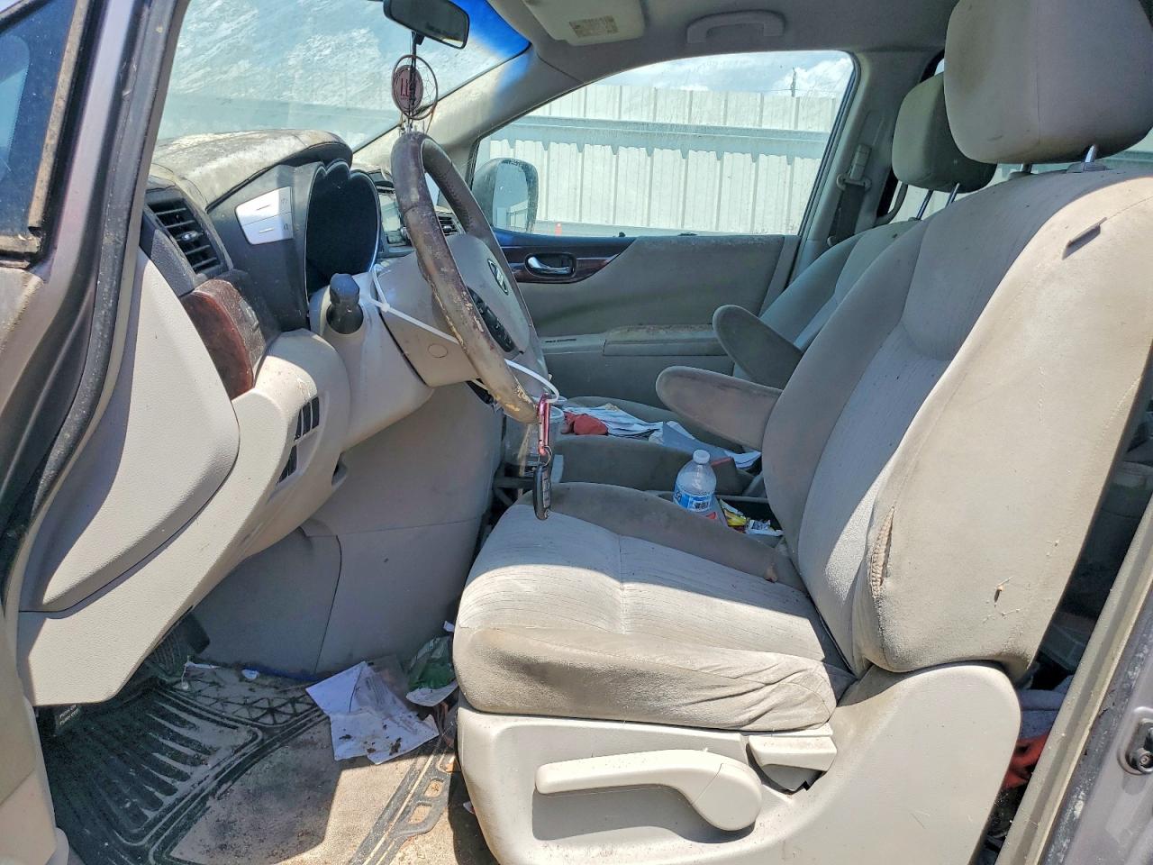 2011 NISSAN QUEST