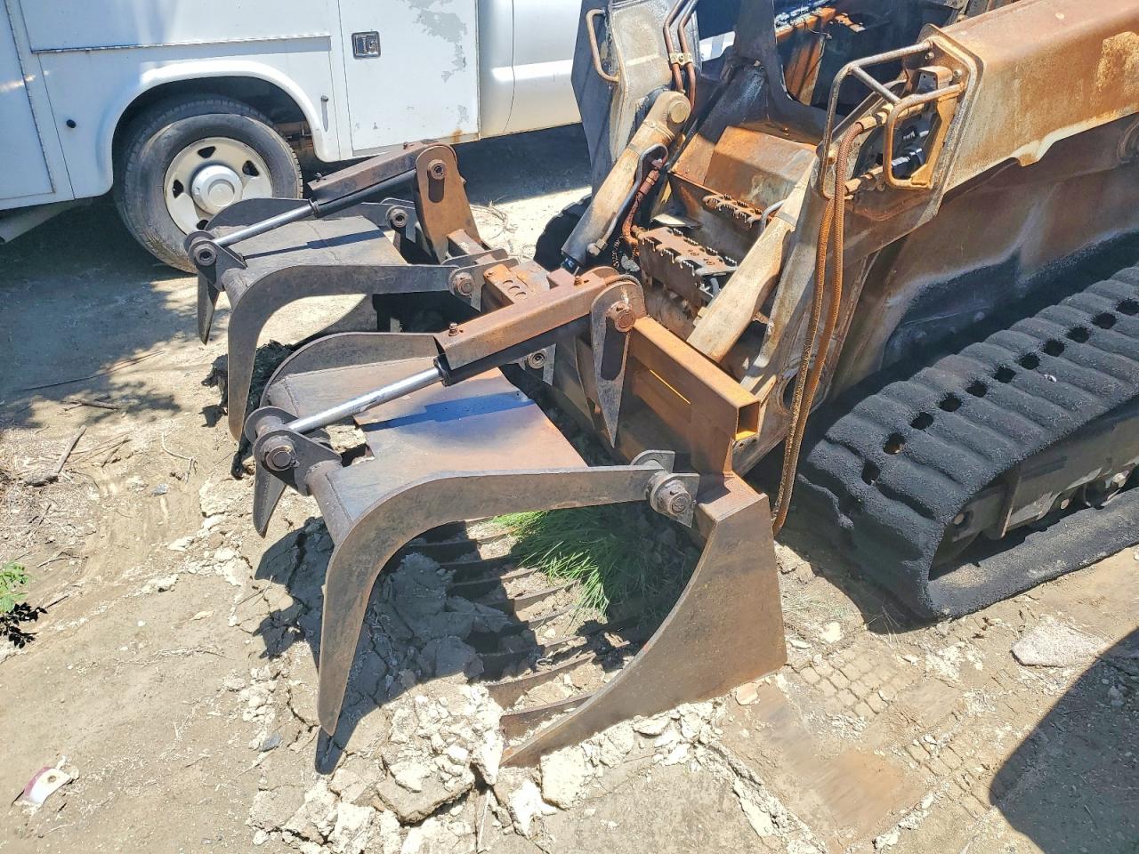 2023 JOHN DEERE 331G