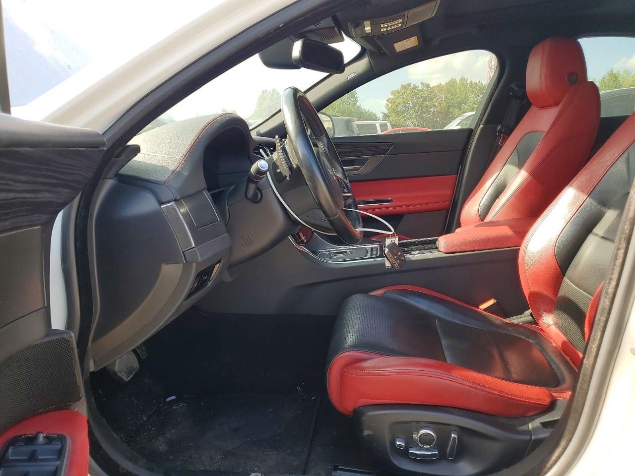 2017 JAGUAR XF