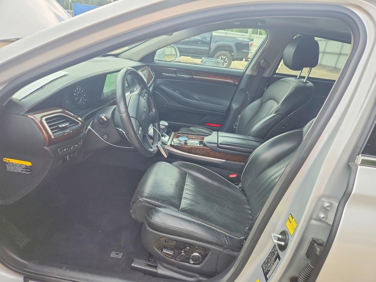 2017 GENESIS G90
