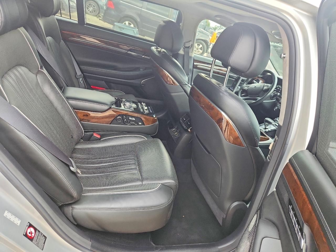 2017 GENESIS G90