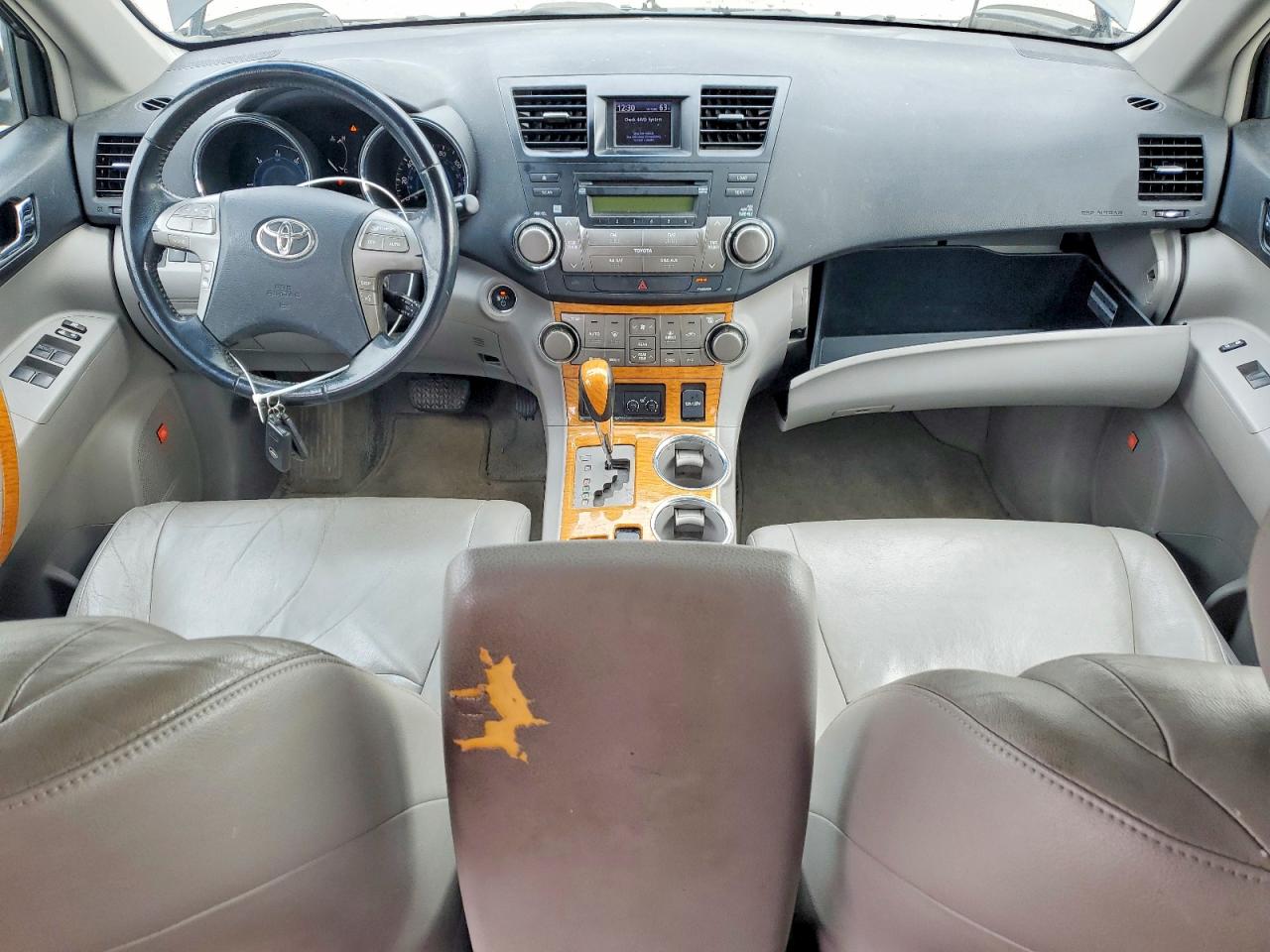 2010 TOYOTA HIGHLANDER