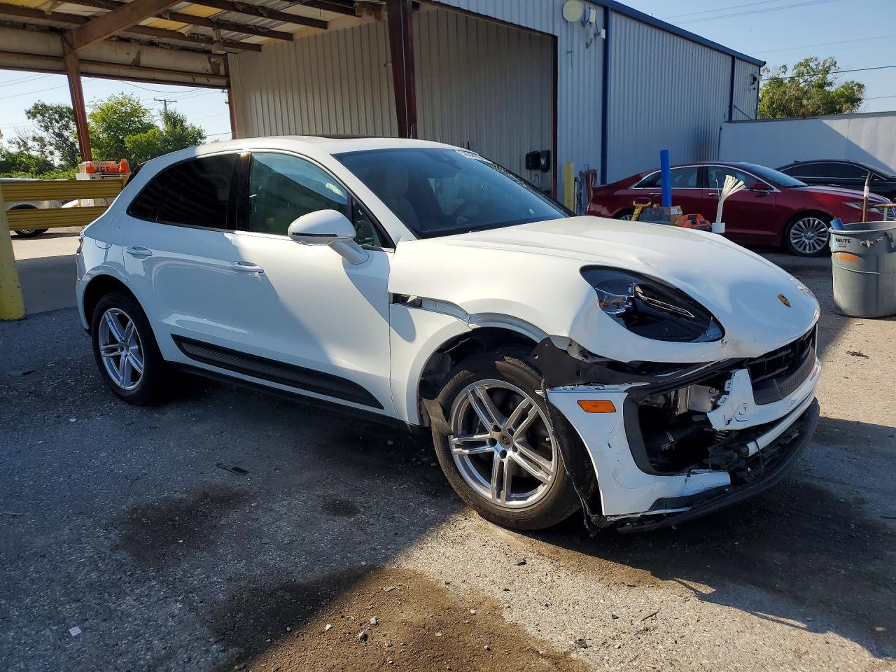 2024 PORSCHE MACAN