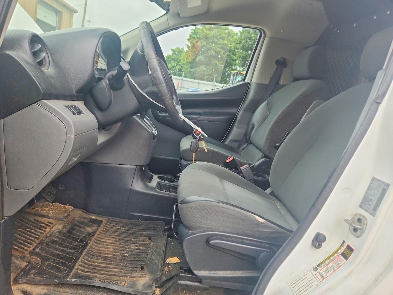 2015 NISSAN NV200 SV