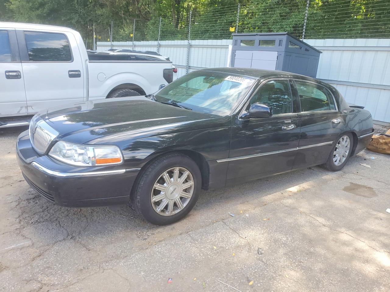 2009 LINCOLN TOWNCAR