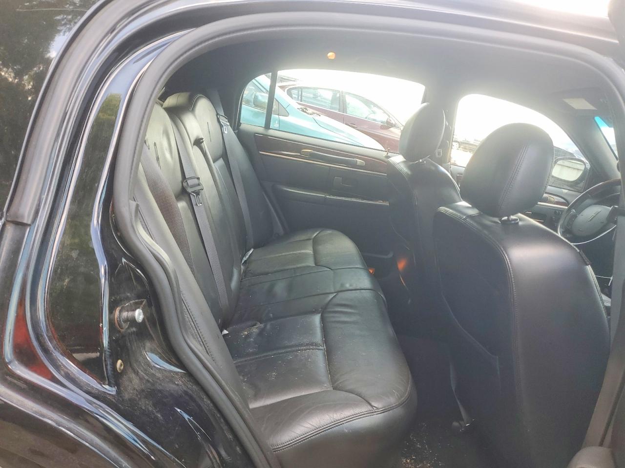 2009 LINCOLN TOWNCAR