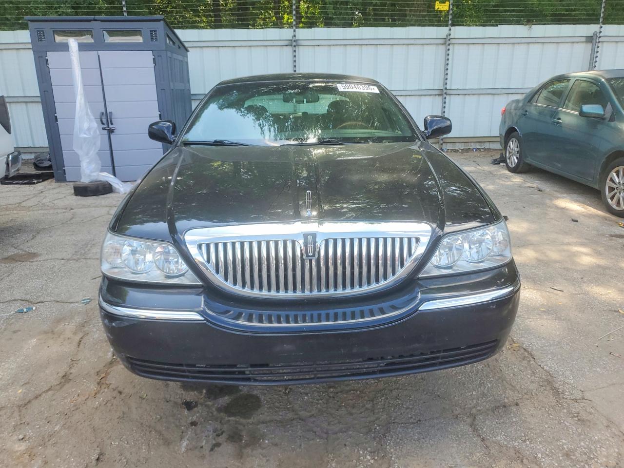 2009 LINCOLN TOWNCAR
