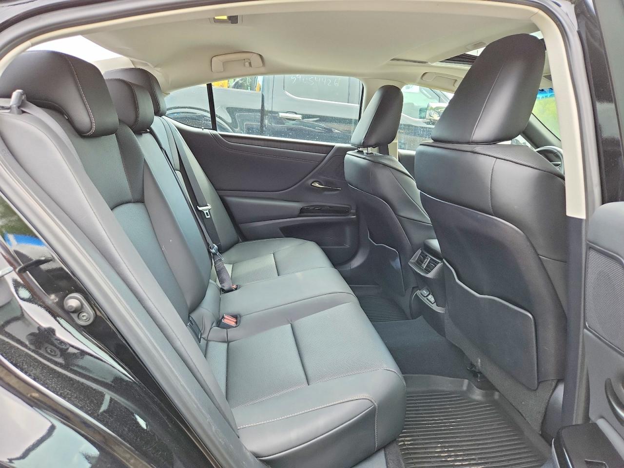 2024 LEXUS ES350