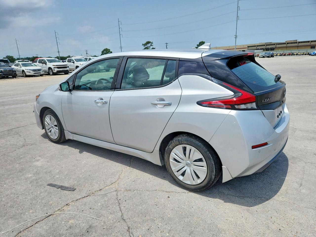 2023 NISSAN LEAF