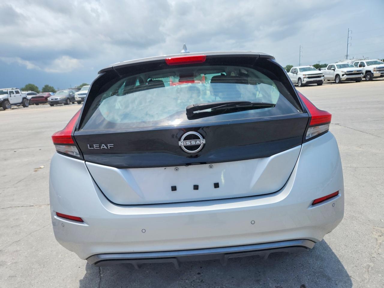 2023 NISSAN LEAF