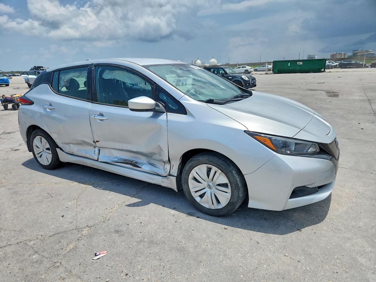 2023 NISSAN LEAF