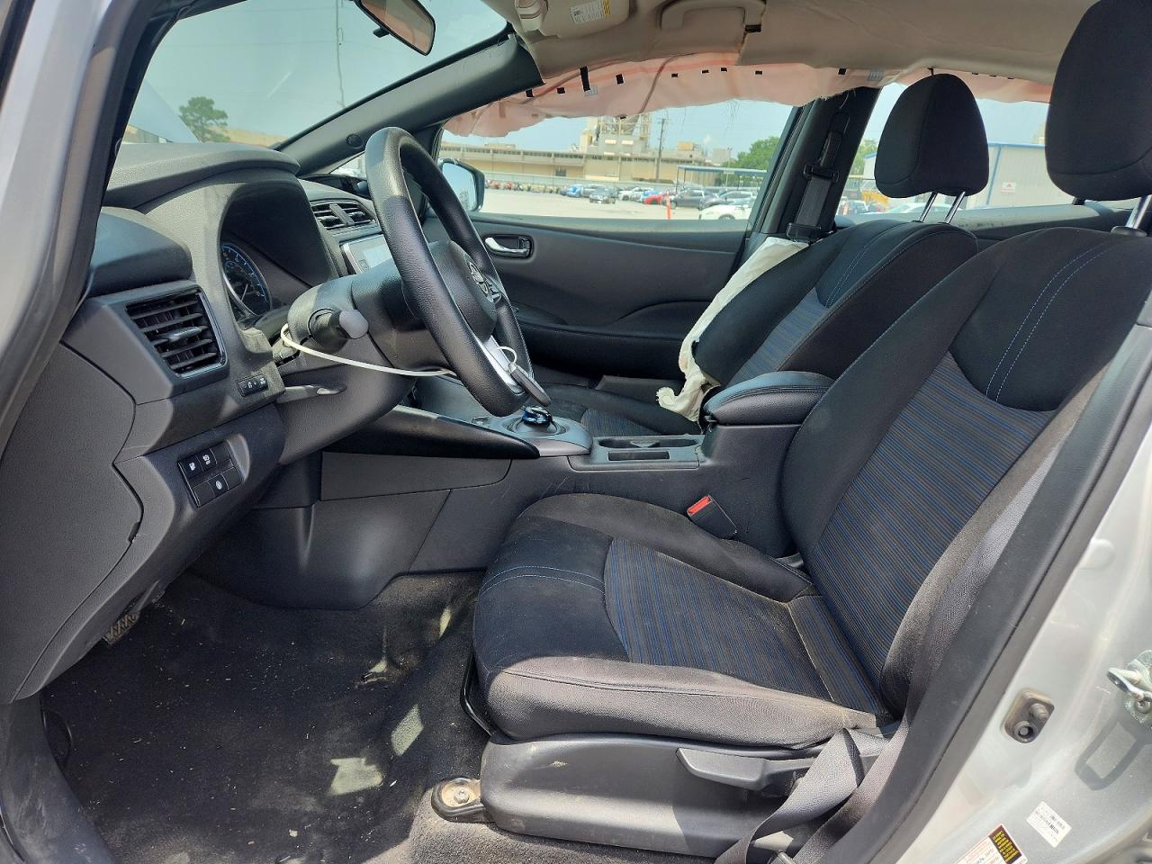 2023 NISSAN LEAF