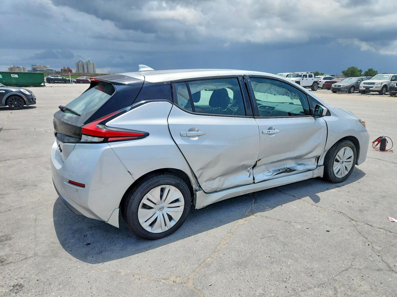 2023 NISSAN LEAF