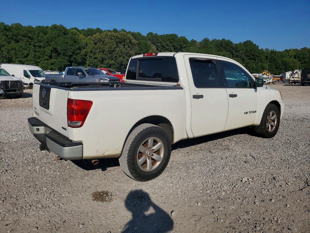 2011 NISSAN TITAN