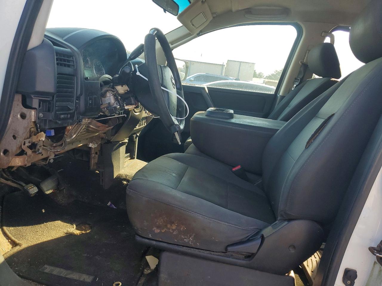 2011 NISSAN TITAN