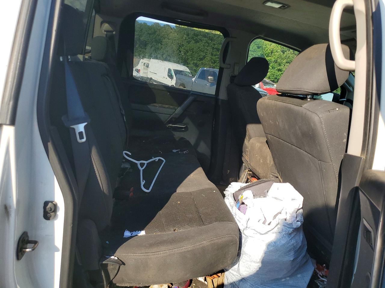 2011 NISSAN TITAN