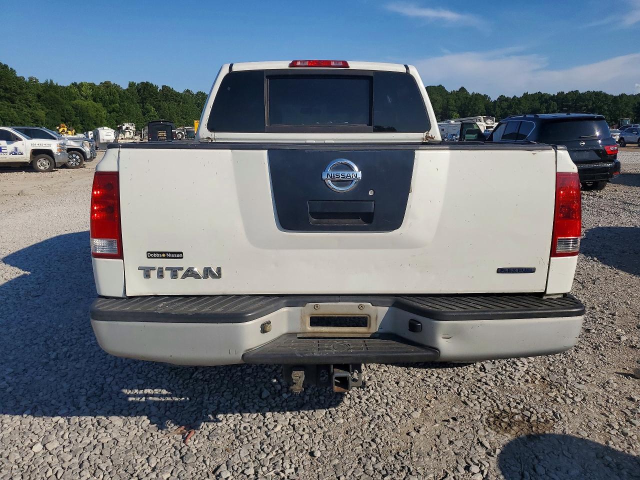 2011 NISSAN TITAN