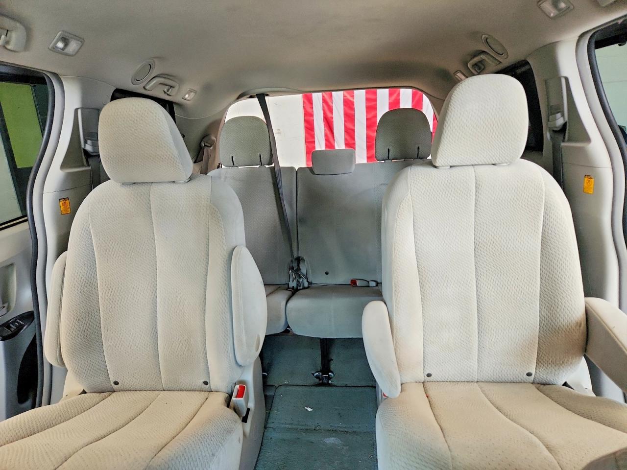 2012 TOYOTA SIENNA