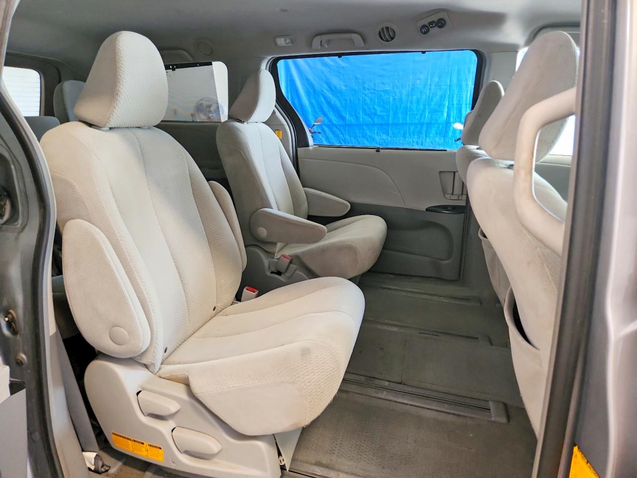 2012 TOYOTA SIENNA