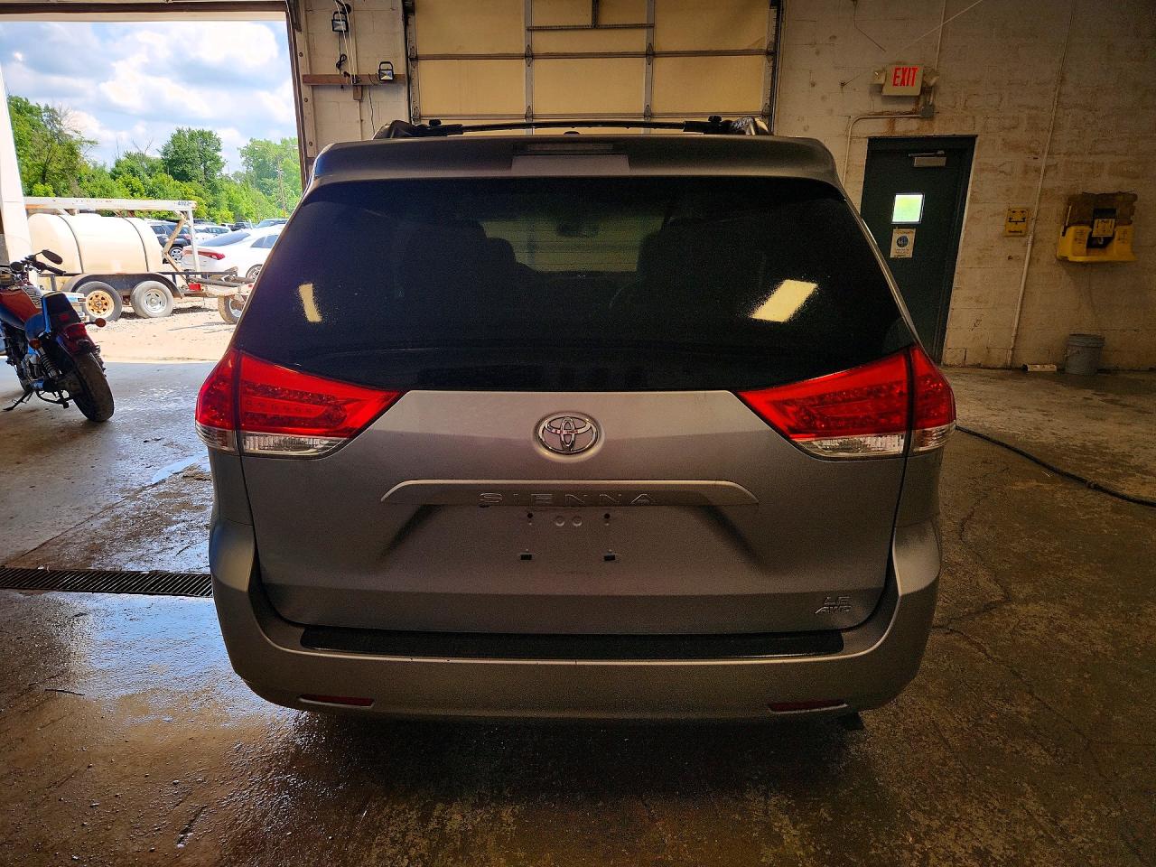 2012 TOYOTA SIENNA