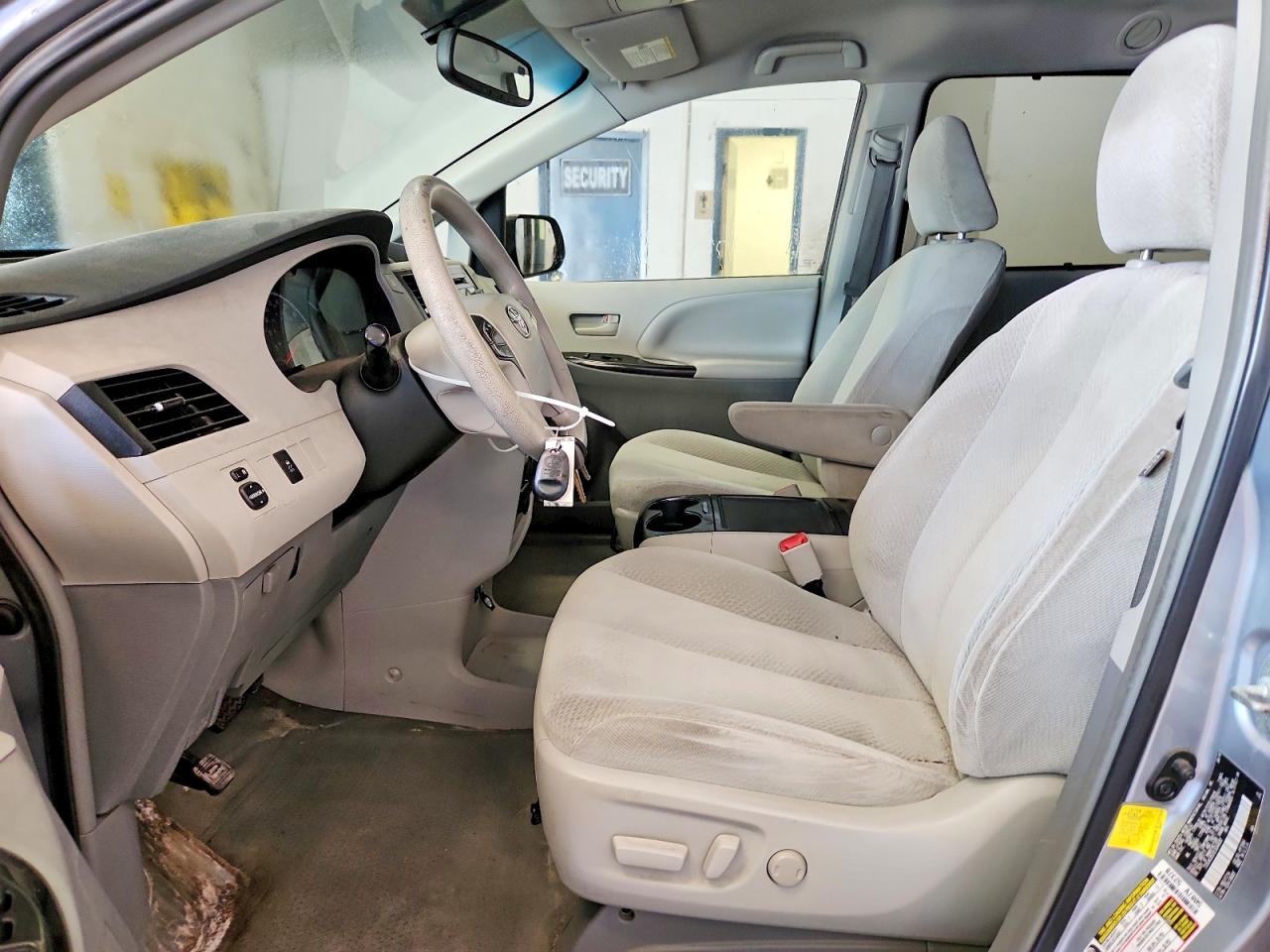 2012 TOYOTA SIENNA