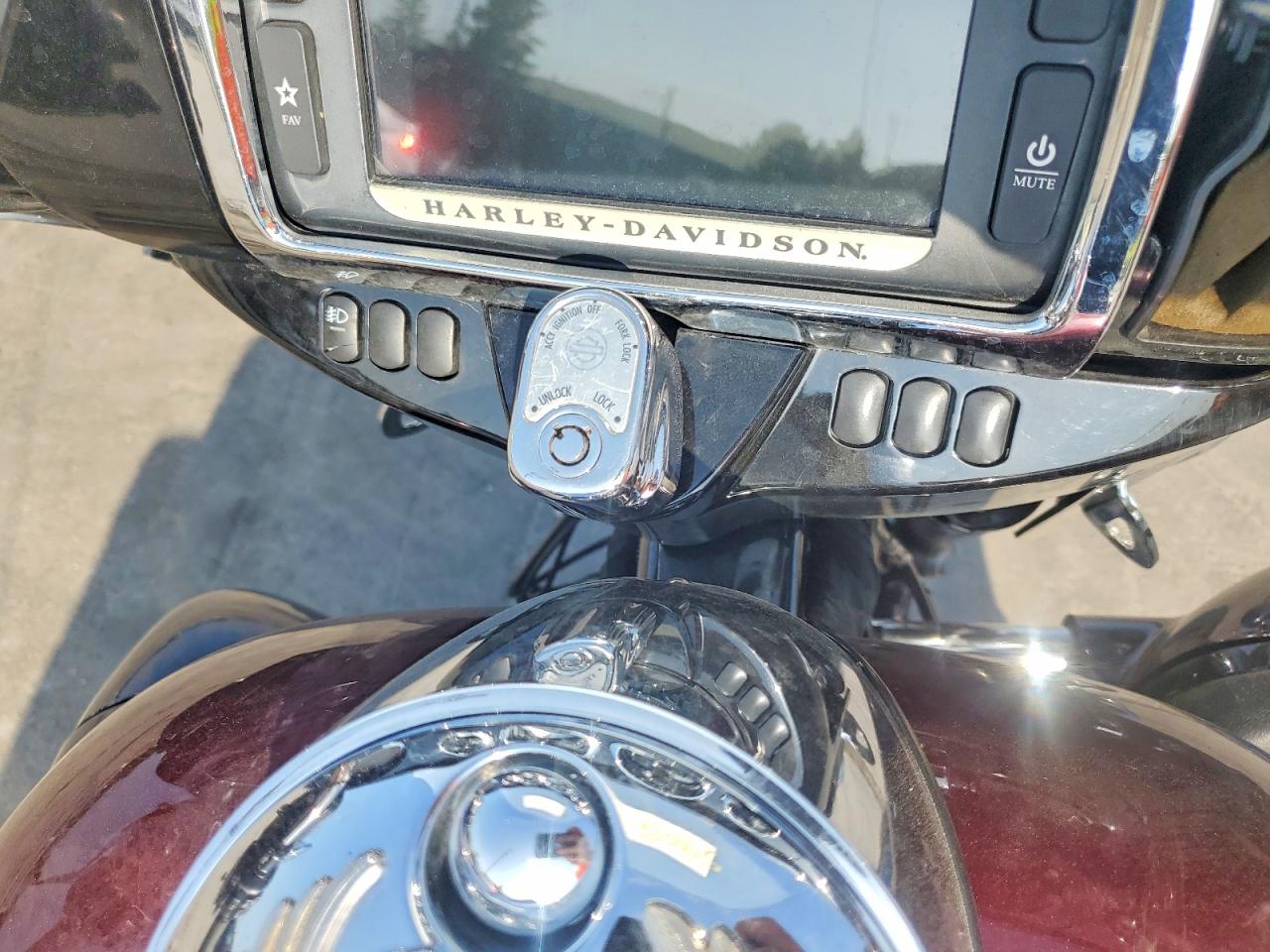 2014 HARLEY-DAVIDSON FL