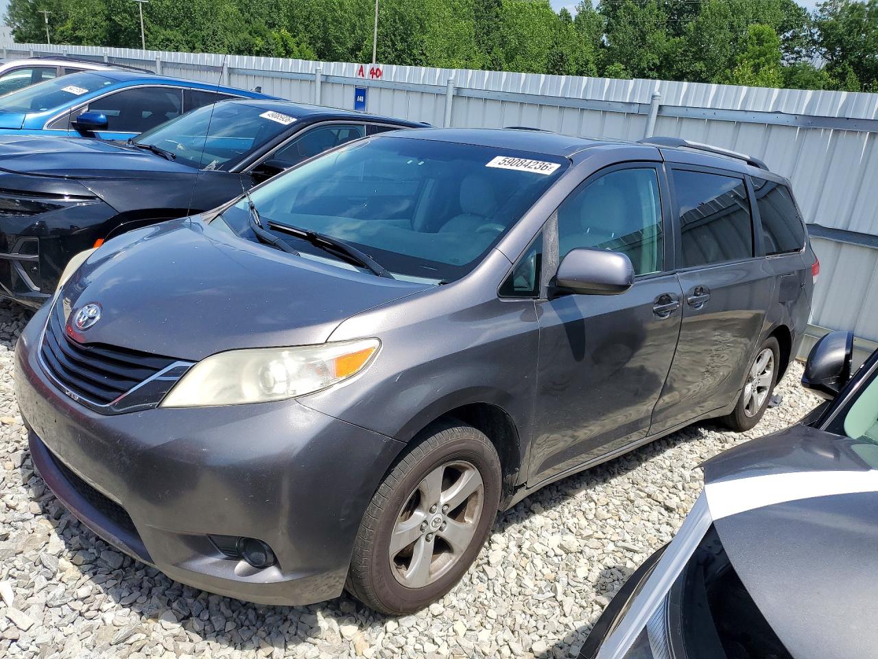 2011 TOYOTA SIENNA