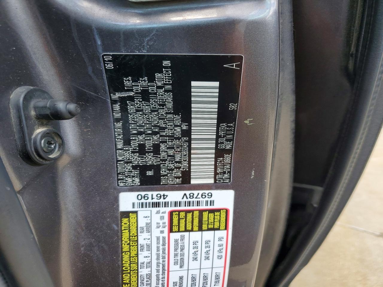 2011 TOYOTA SIENNA