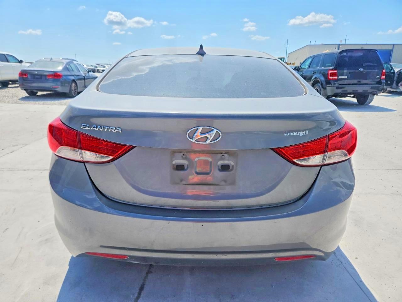 2013 HYUNDAI ELANTRA
