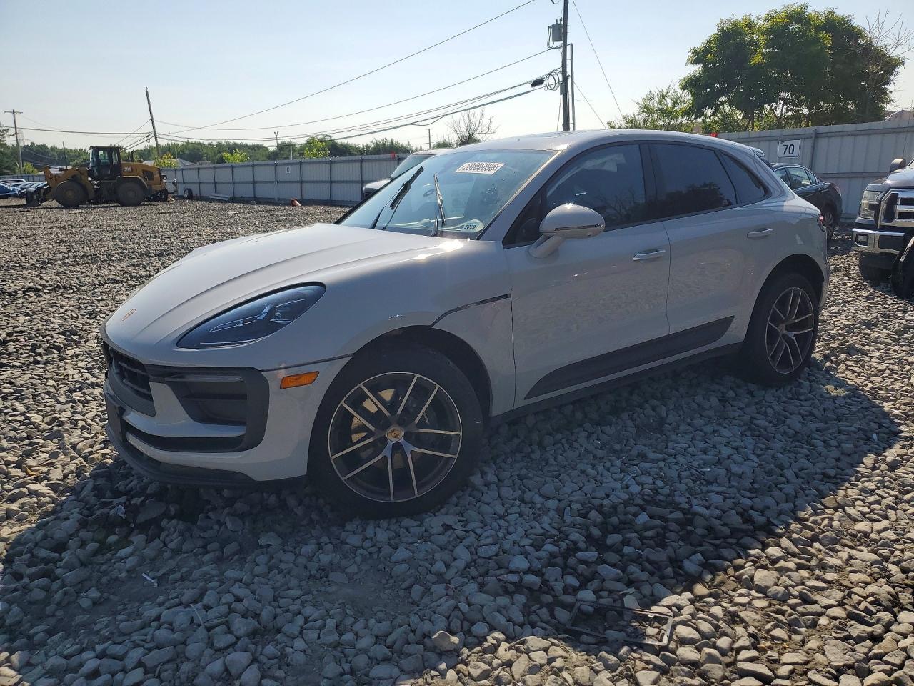 2025 PORSCHE MACAN