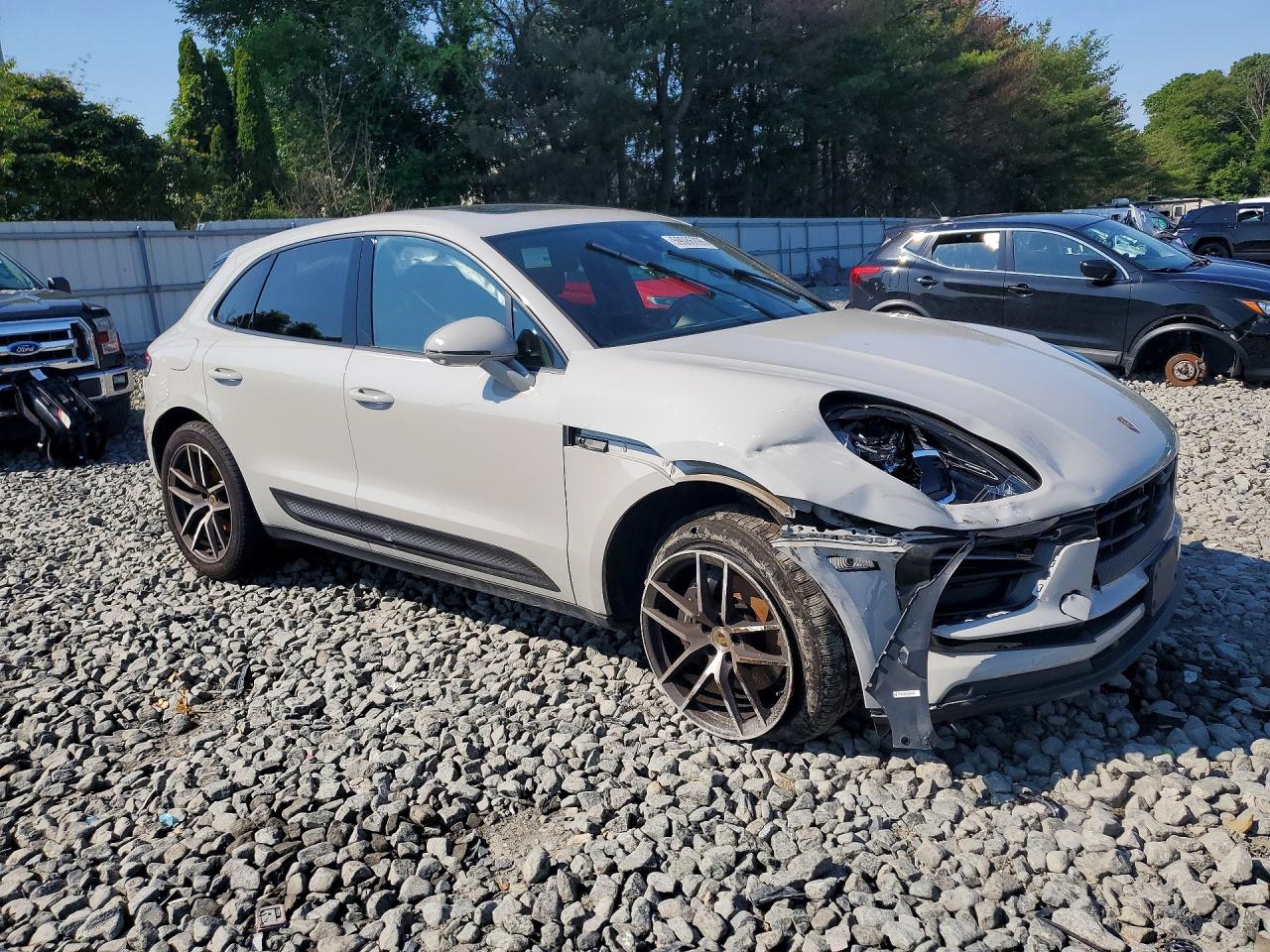 2025 PORSCHE MACAN