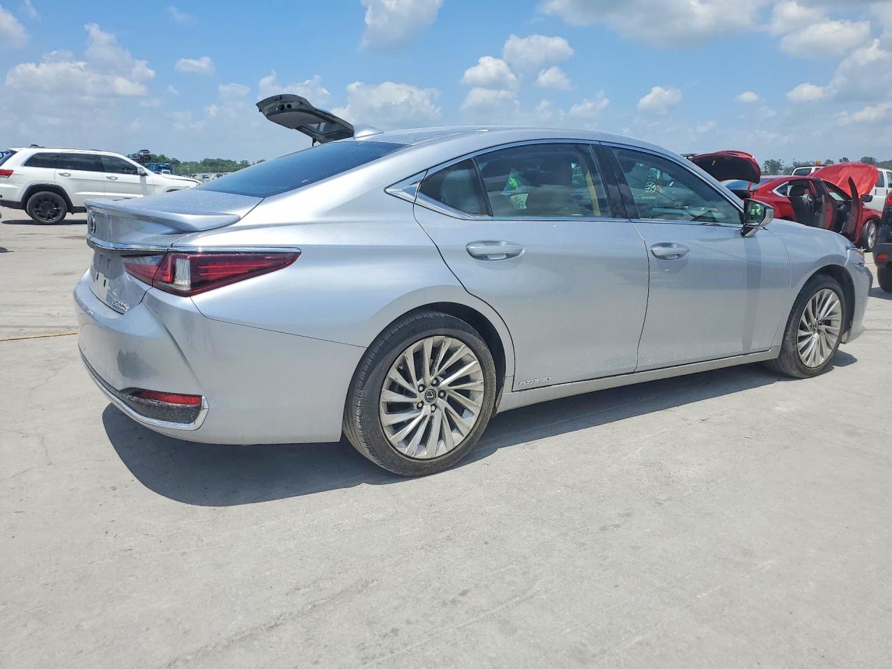2022 LEXUS ES300